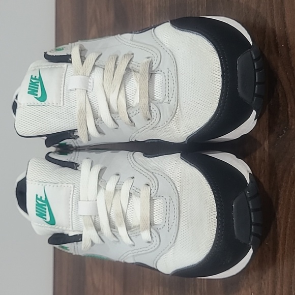 💚🖤Kids Nike Air Max 1, size 4.5🖤💚 - Picture 3 of 7